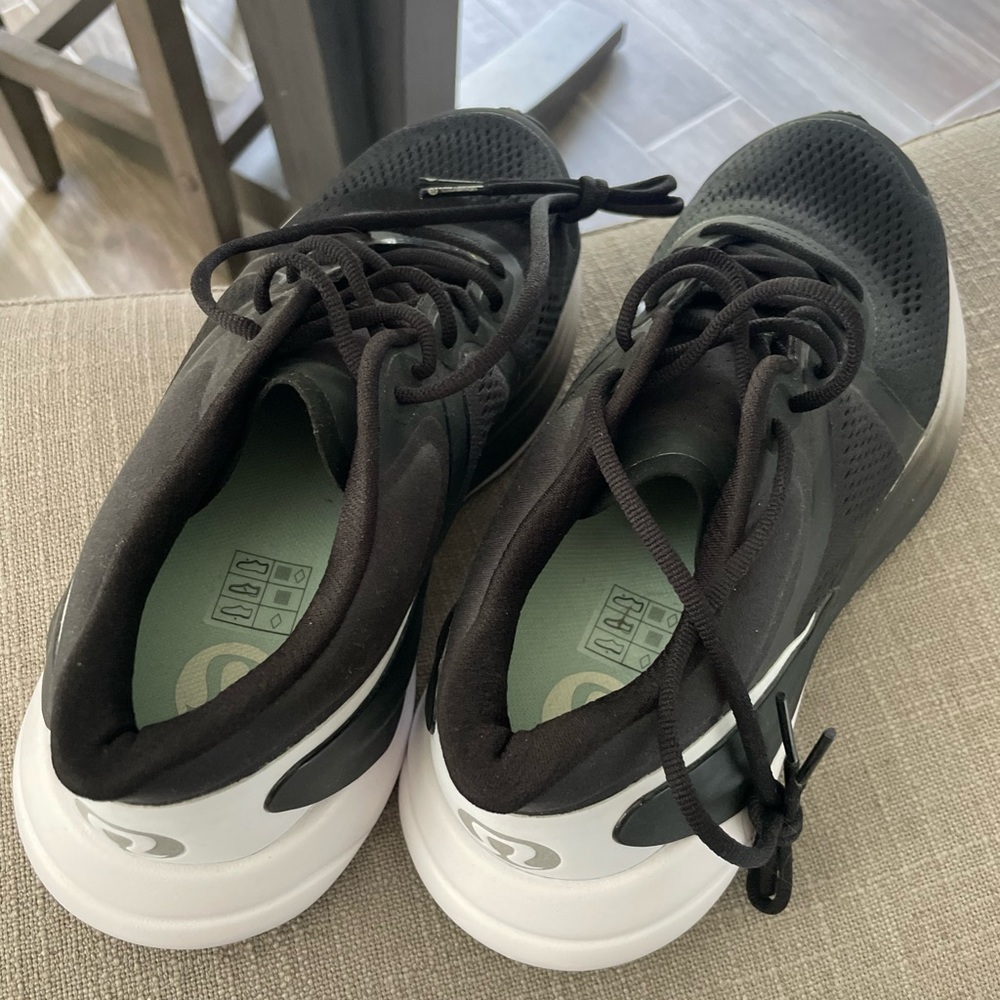 Never worn! Lulu size 8 shoes